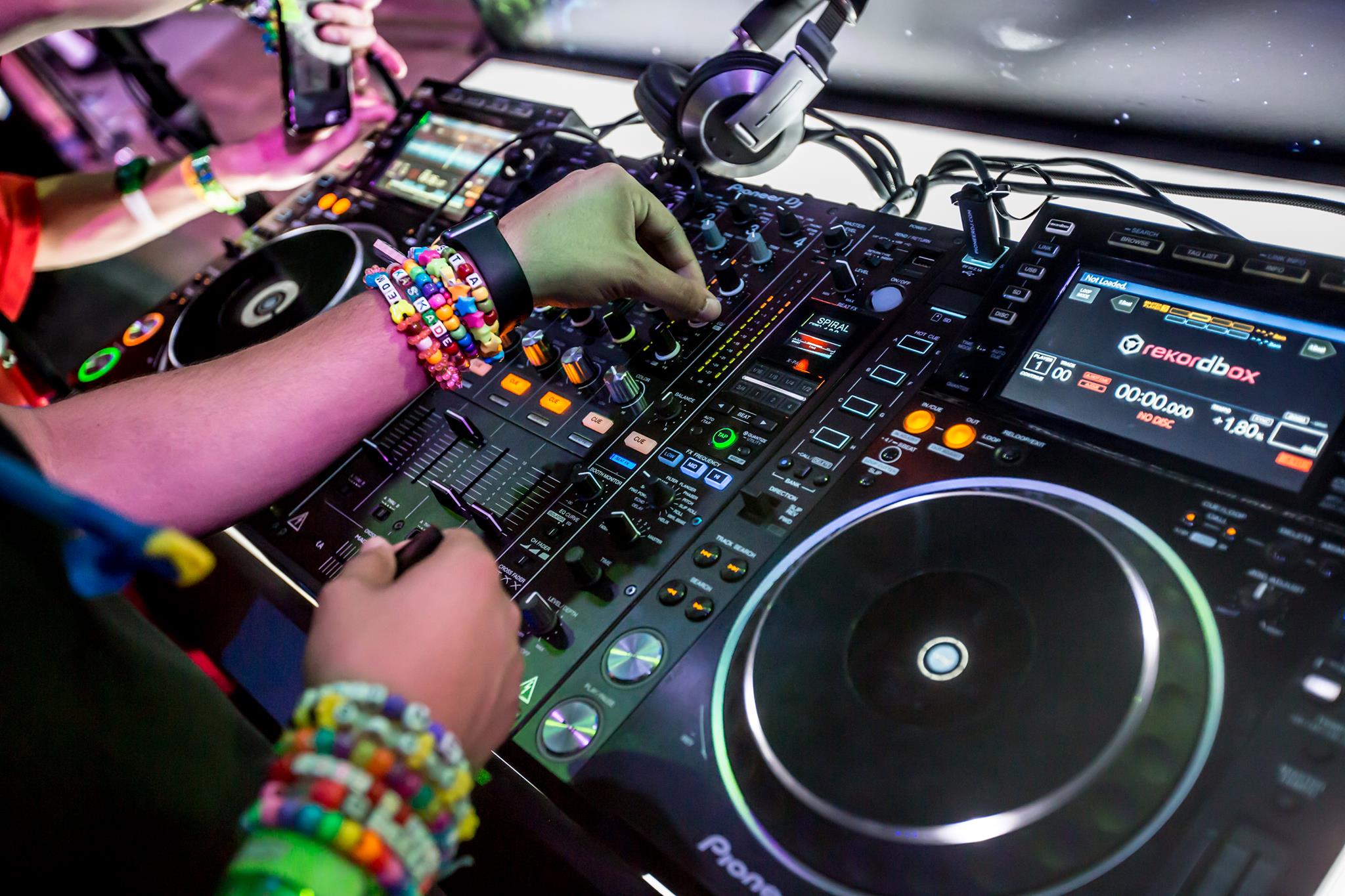 Titelseite 2 Titelseite -Pioneer DJ GeschÀft 02