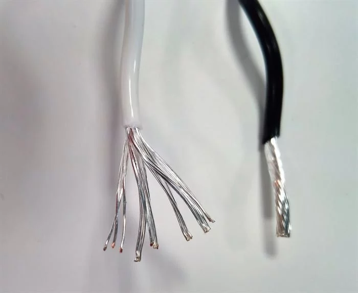 TOTEM Acoustic Tress Single Wire 3.0m Ohne Stecker / Paar (schwarz / Weiss) 6 TOTEM Acoustic Tress Single Wire 3.0m Ohne Stecker / Paar (schwarz / Weiss) – Bild 4